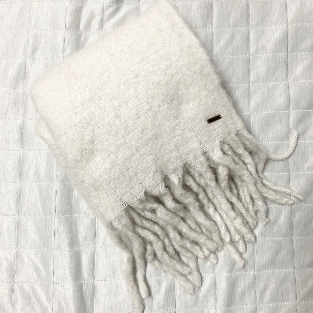 🚫SOLD Oversized Hollister Scarf